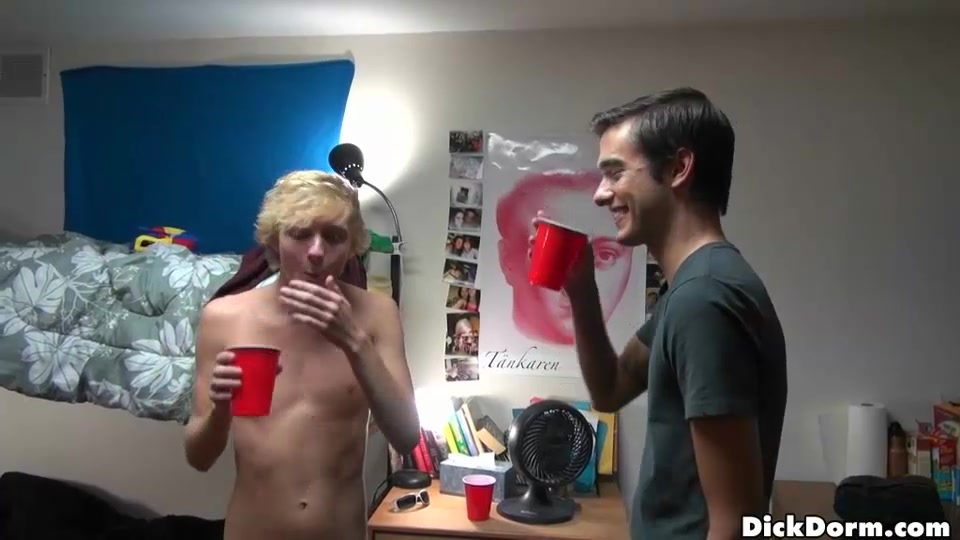HotGayList - DickDorm video