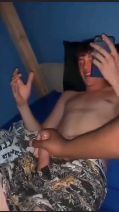 my cousin was watching porn so I decided to help - NudesBoys -...