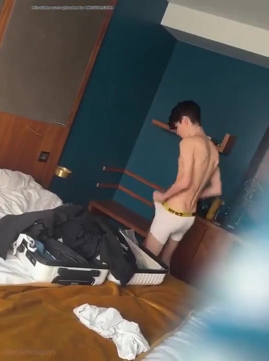 Roommate 118 Hung roomie changing - ThisVid.com