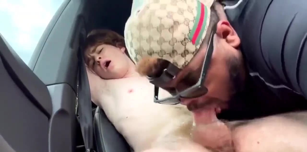 Video Young twink getting blowjob in ca...