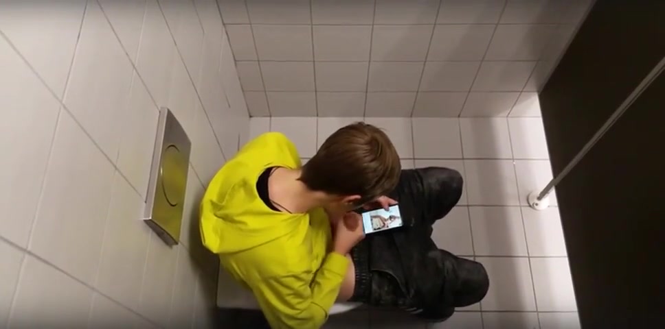 young-straight-boys-toilet-wank